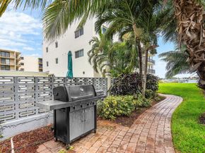 1206 S Lake Drive 203, Lantana FL 33462