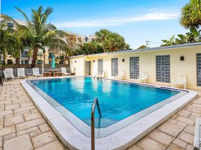 1206 S Lake Drive 203, Lantana FL 33462
