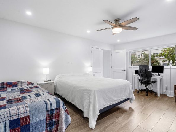1206 S Lake Drive 203, Lantana FL 33462