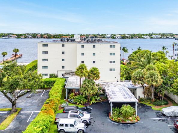 1206 S Lake Drive 203, Lantana FL 33462
