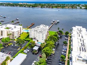 1206 S Lake Drive 203, Lantana FL 33462