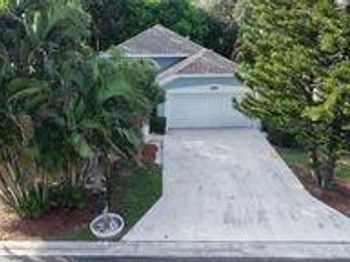 2202 Soundings Court