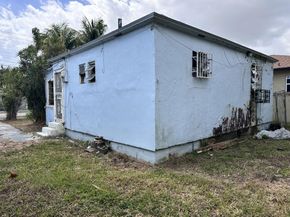 2161 NW 50th St, Miami FL 33142