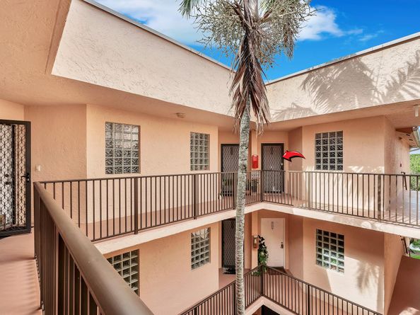 4111 Coral Tree Cir 324, Coconut Creek FL 33073