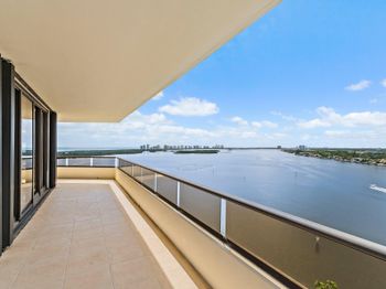 100 Lakeshore Drive
