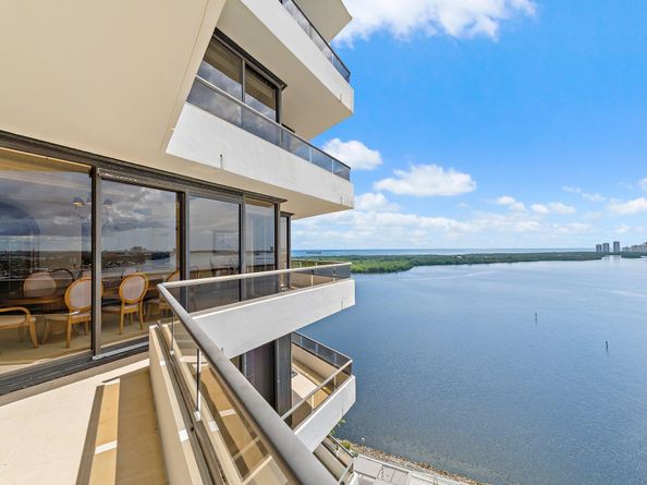 100 Lakeshore Drive 1558, North Palm Beach FL 33408