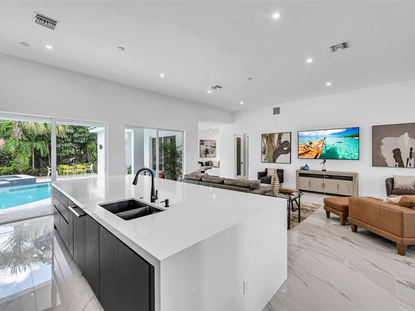 4440 NE 15th Ter, Oakland Park FL 33334