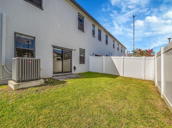 20357 NW 4th Path, Miami Gardens FL 33169