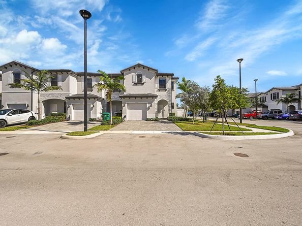 20357 NW 4th Path, Miami Gardens FL 33169
