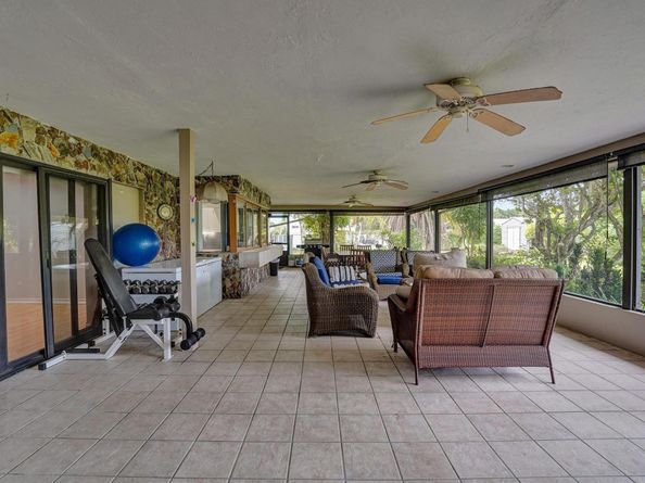 4761 SW 72nd Ave, Davie FL 33314