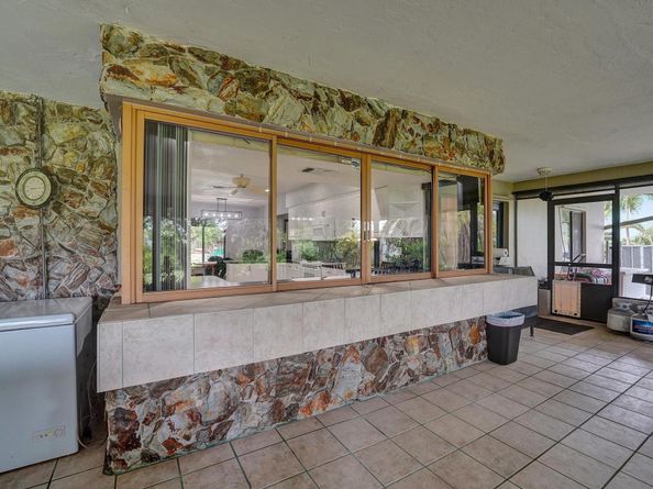 4761 SW 72nd Ave, Davie FL 33314