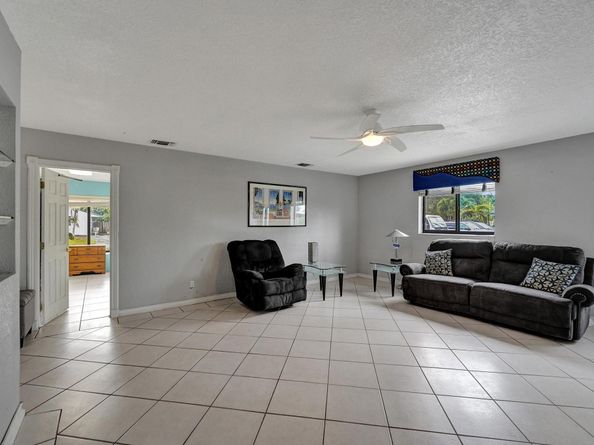 4761 SW 72nd Ave, Davie FL 33314