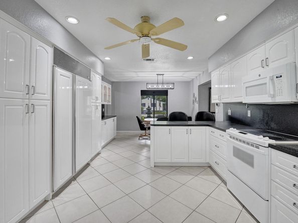 4761 SW 72nd Ave, Davie FL 33314