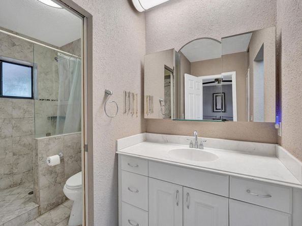 4761 SW 72nd Ave, Davie FL 33314