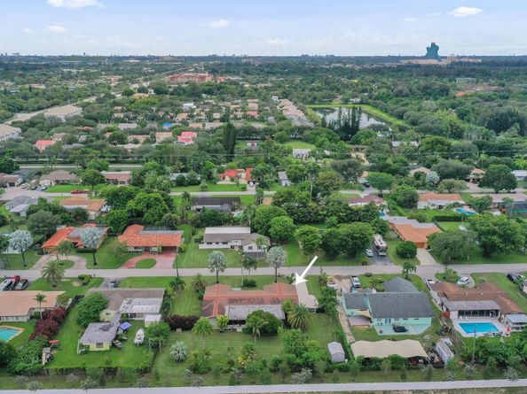 4761 SW 72nd Ave, Davie FL 33314