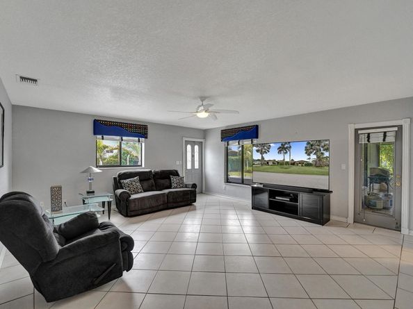 4761 SW 72nd Ave, Davie FL 33314