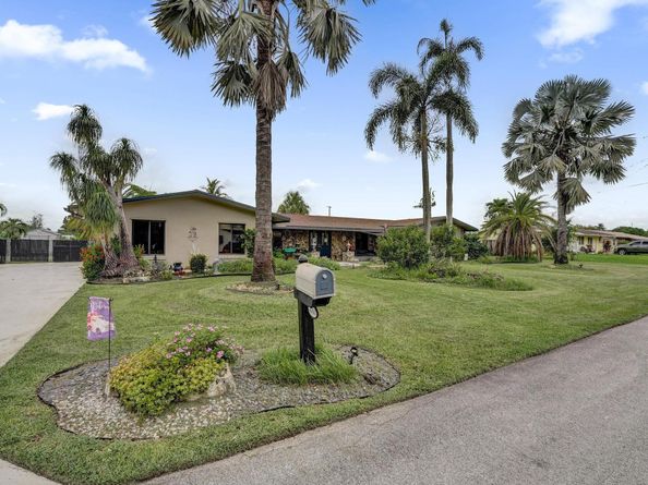 4761 SW 72nd Ave, Davie FL 33314
