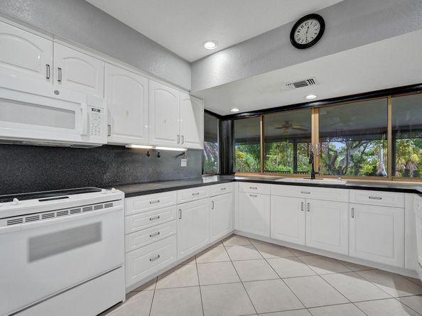 4761 SW 72nd Ave, Davie FL 33314