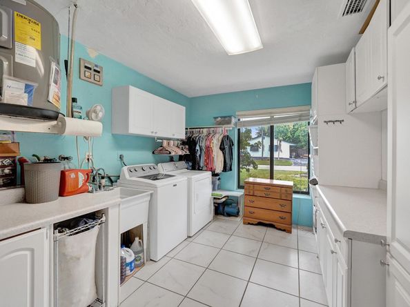 4761 SW 72nd Ave, Davie FL 33314