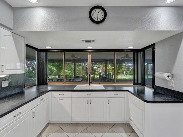 4761 SW 72nd Ave, Davie FL 33314