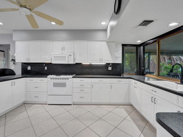 4761 SW 72nd Ave, Davie FL 33314