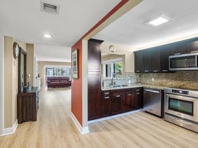 410 Lakeview Dr 104, Weston FL 33326