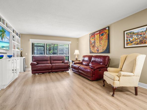 410 Lakeview Dr 104, Weston FL 33326