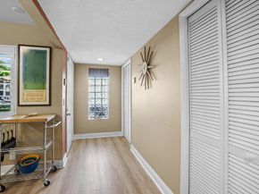 410 Lakeview Dr 104, Weston FL 33326