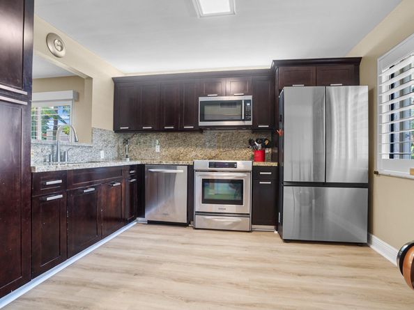 410 Lakeview Dr 104, Weston FL 33326