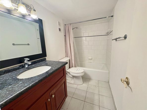 3905 N Nob Hill Rd 201, Sunrise FL 33351