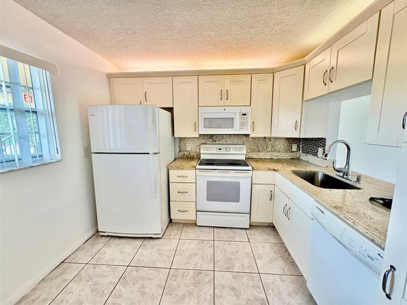 3905 N Nob Hill Rd 201, Sunrise FL 33351