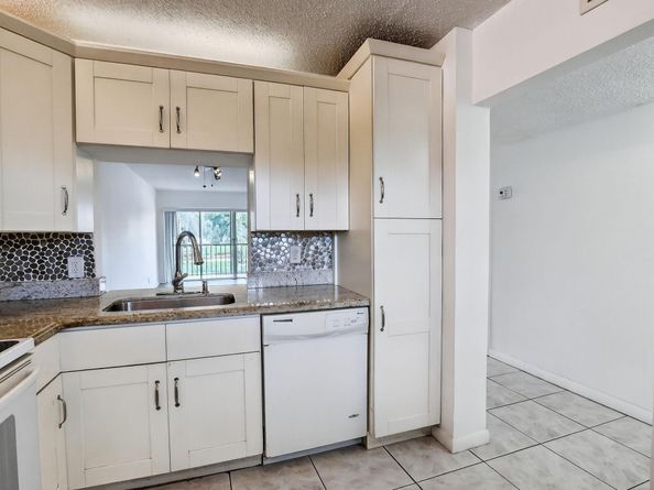 3905 N Nob Hill Rd 201, Sunrise FL 33351