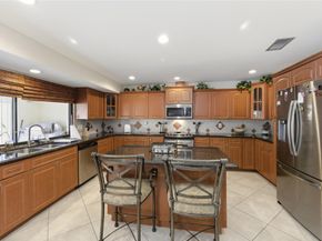 11060 Lakeview Dr, Coral Springs FL 33071