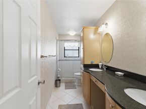 11060 Lakeview Dr, Coral Springs FL 33071