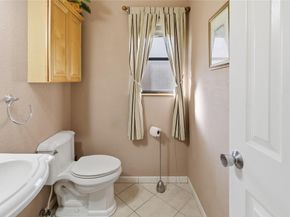 11060 Lakeview Dr, Coral Springs FL 33071