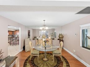 11060 Lakeview Dr, Coral Springs FL 33071