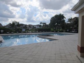 3310 Pinewalk Dr N 1812, Margate FL 33063