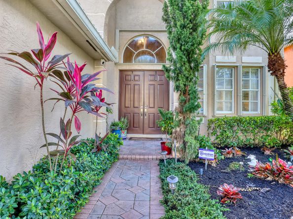 2227 Ridgewood Circle, Royal Palm Beach FL 33411