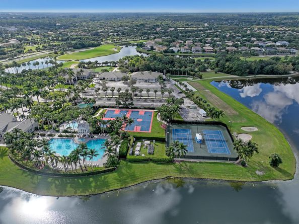 2227 Ridgewood Circle, Royal Palm Beach FL 33411