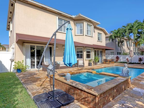 2227 Ridgewood Circle, Royal Palm Beach FL 33411