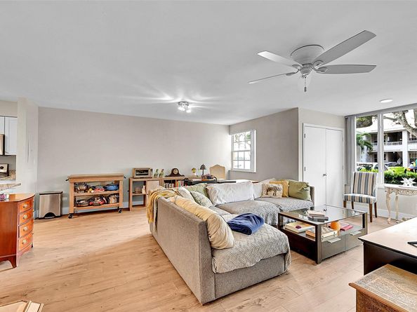 2841 N Oakland Forest Dr 106, Oakland Park FL 33309