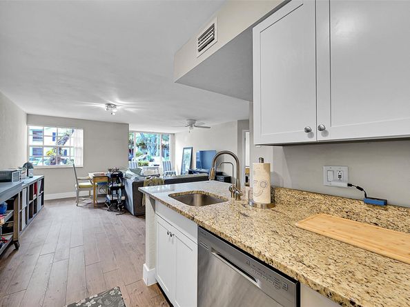 2841 N Oakland Forest Dr 106, Oakland Park FL 33309