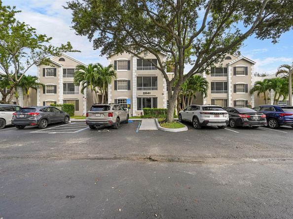 2841 N Oakland Forest Dr 106, Oakland Park FL 33309