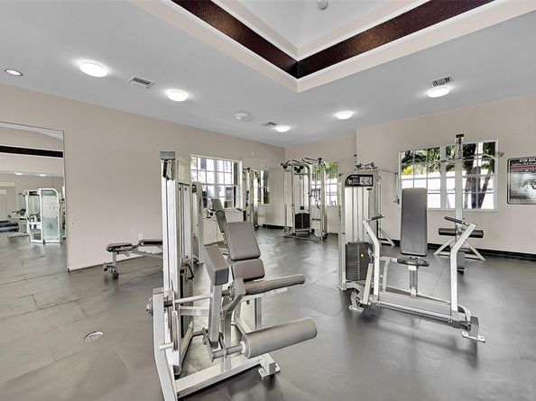 2841 N Oakland Forest Dr 106, Oakland Park FL 33309