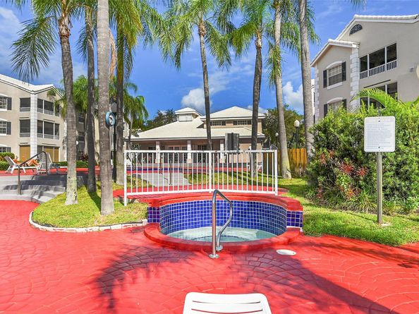 2841 N Oakland Forest Dr 106, Oakland Park FL 33309