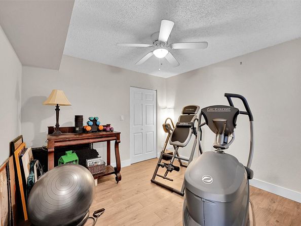 2841 N Oakland Forest Dr 106, Oakland Park FL 33309