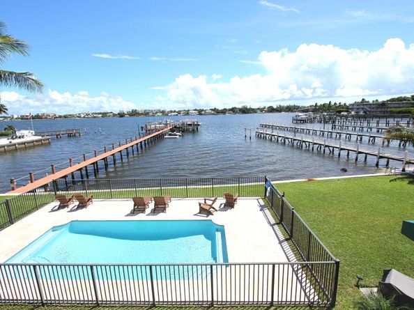 330 N Lake Drive, Lantana FL 33462