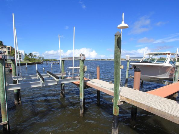 330 N Lake Drive, Lantana FL 33462