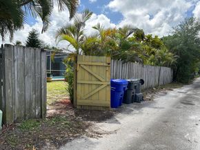 4201 Thomas St, Hollywood FL 33021