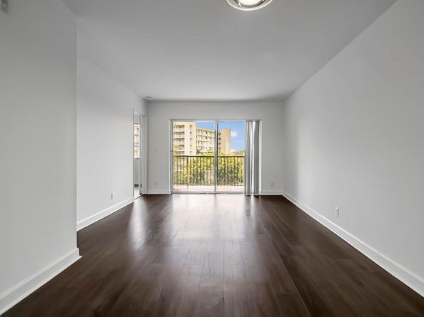 2230 N Cypress Bend Dr 504, Pompano Beach FL 33069